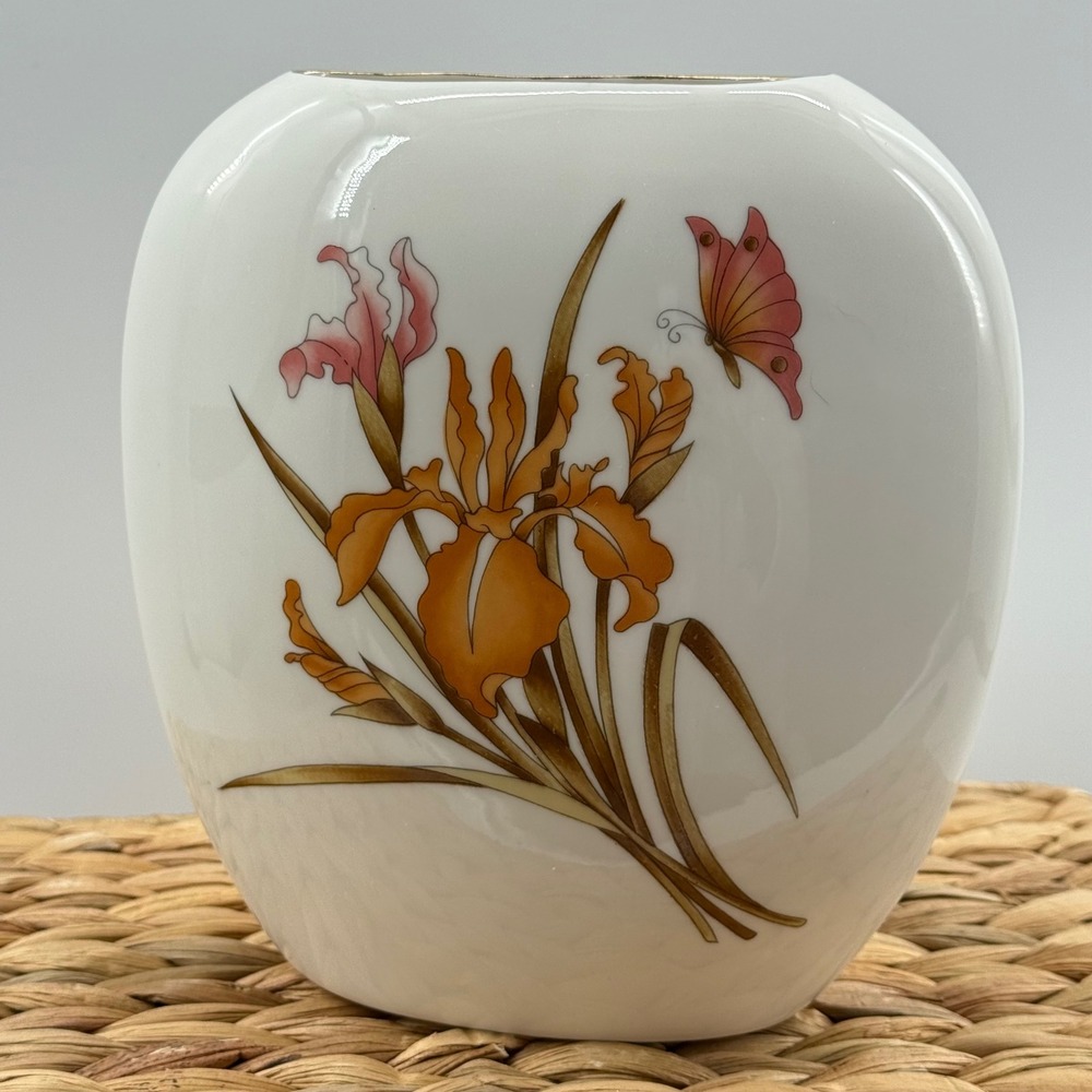 Vintage Japanese Vase White Floral Butterfly‎ Gold Trim Decorative Cottage Retro